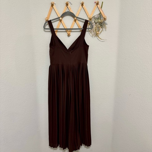 Vince Brown Pleated Culotte Wide Leg V Neck Jumpsuit in Black Walnut Size 6 - Picture 6 of 11